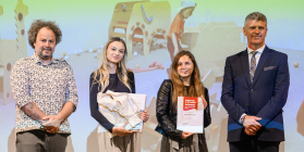 Zľava: Maroš Schmidt predseda poroty (Slovenské centrum dizajnu), Hana Šegedová a Barbora Chudá (ocenené študentky TUZVO), Jozef Pavle riaditeľ Agrokomplex Národné výstavisko, š. p. 
