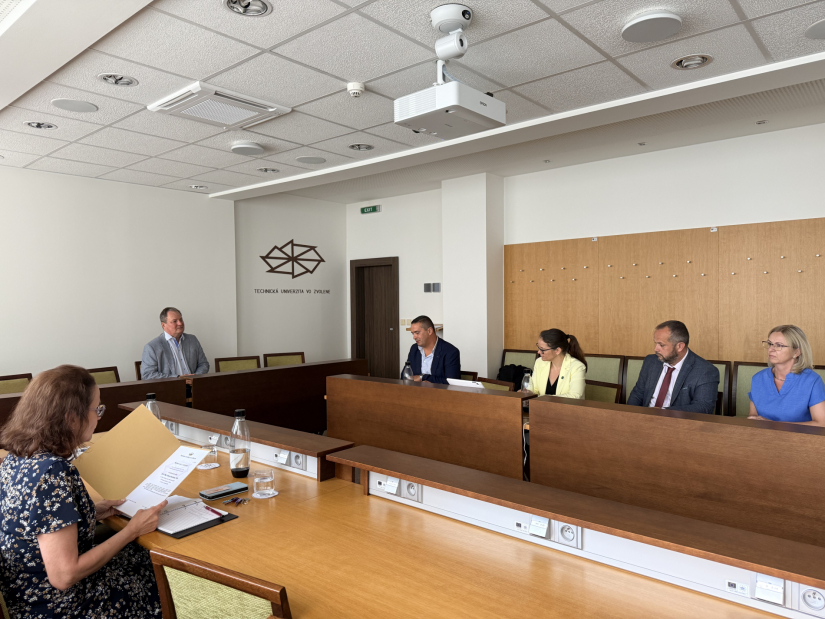 Rektor TUZVO odovzdal menovacie dekréty členom Riadiacej rady Doktorandskej školy TUZVO