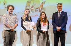 Zľava: Maroš Schmidt predseda poroty (Slovenské centrum dizajnu), Hana Šegedová a Barbora Chudá (ocenené študentky TUZVO), Jozef Pavle riaditeľ Agrokomplex Národné výstavisko, š. p. 